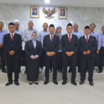 Nama Dirum Perumda TB foto bersama dengan para Direksi TB.